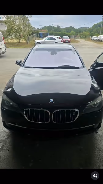 BMW serija 7, crni – servis auto-stakla u BN Glass radionici