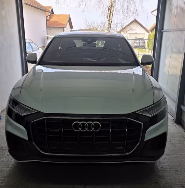 Audi Q8, bijeli – servis auto-stakla u BN Glass radionici