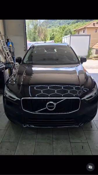 Volvo XC60, crni – servis auto-stakla u BN Glass radionici