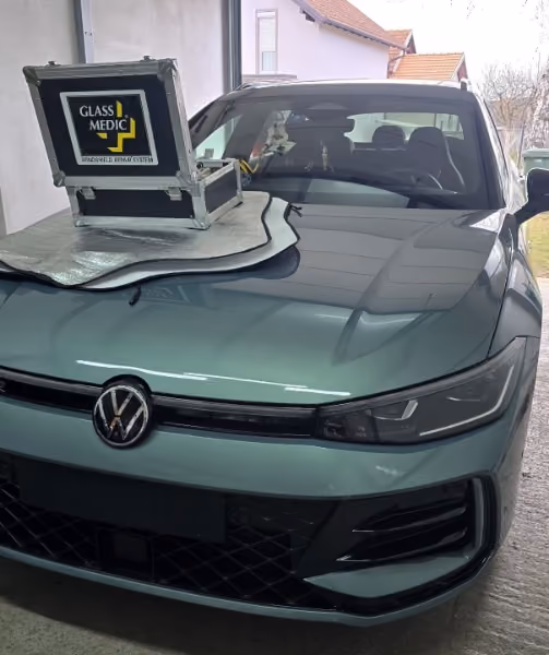 Volkswagen, zeleni – servis auto-stakla u BN Glass radionici