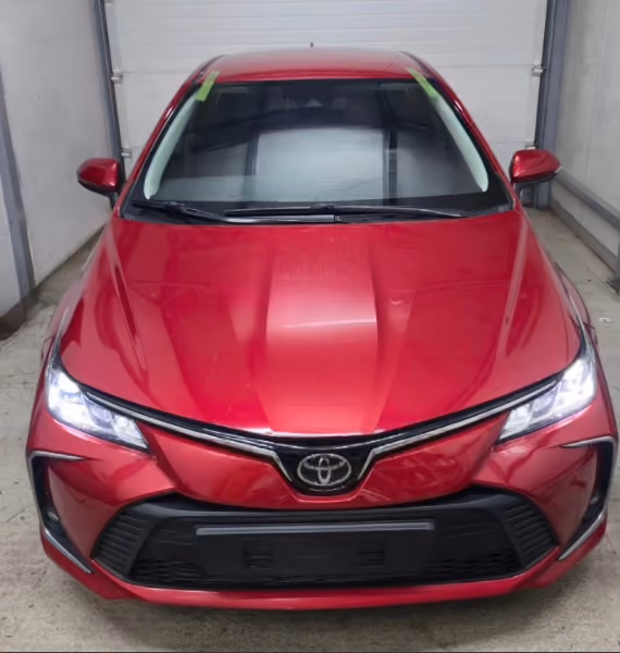 Toyota Corolla, crvena – servis auto-stakla u BN Glass radionici