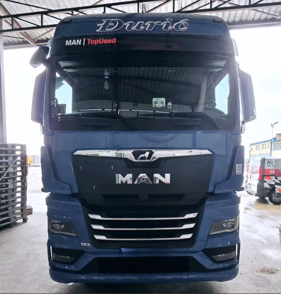 Kamion MAN TGX, plavi – servis auto-stakla u BN Glass radionici