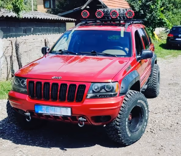 Jeep Grand Cherokee, crveni – servis auto-stakla u BN Glass radionici
