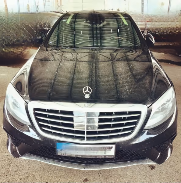Mercedes S klasa, crni – servis auto-stakla u BN Glass radionici