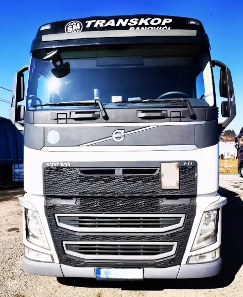 Kamion Volvo FH, bijeli – servis auto-stakla u BN Glass radionici