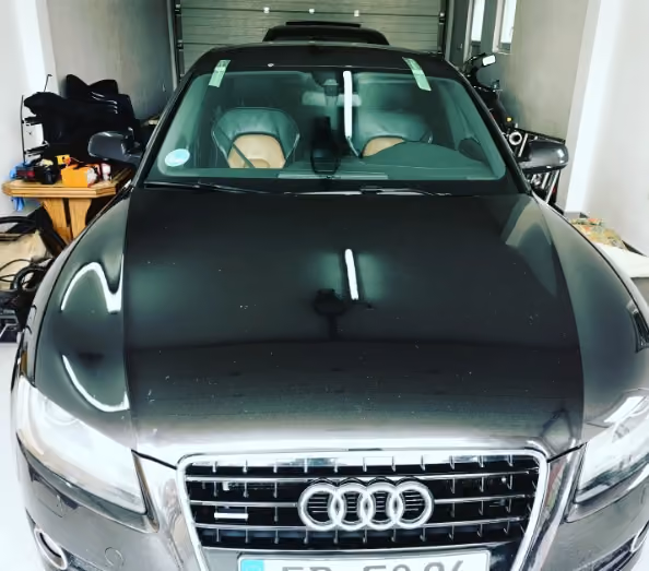 Audi A5, tamnosivi – servis auto-stakla u BN Glass radionici