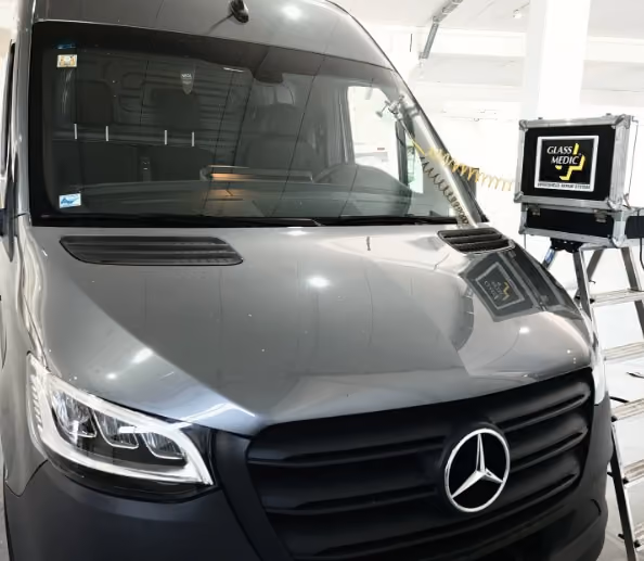 Kombi Mercedes Sprinter, sivi – servis auto-stakla u BN Glass radionici