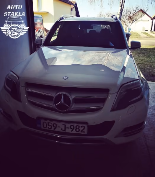 Mercedes GLK, bijeli – servis auto-stakla u BN Glass radionici