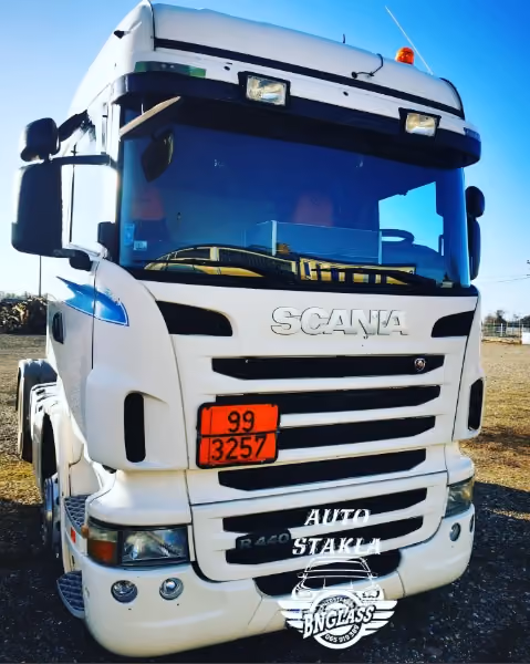 Kamion Scania, bijeli – servis auto-stakla u BN Glass radionici